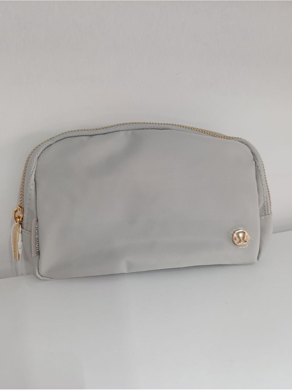 lululemon Light Gray belt  ((brand new without tag))